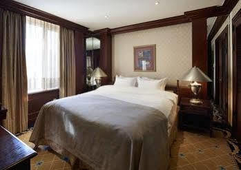 Hotel Grand Mercure Imperial Palace